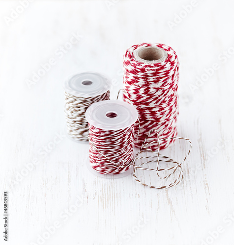 Photo: Paper string and kitchen twine on wooden surface Paper string and kitchen twine on wooden surface