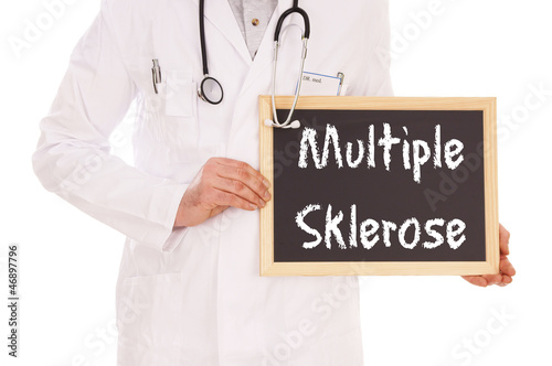 Photo: Arzt mit Schild - Multiple Sklerose Arzt mit Schild - Multiple Sklerose