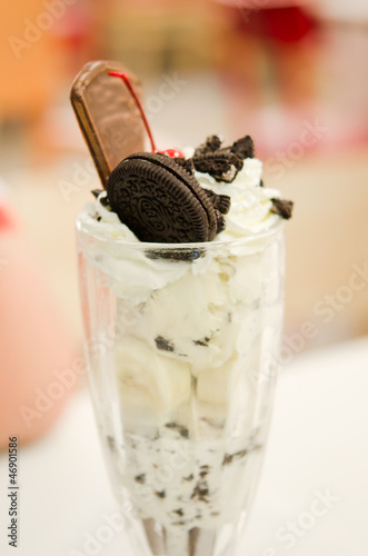 Photo: ice cream and cookies ice cream and cookies