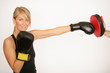 Photo: Junge sportliche Boxerin Junge sportliche Boxerin