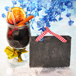 Roter Glühwein und Schiefertafel