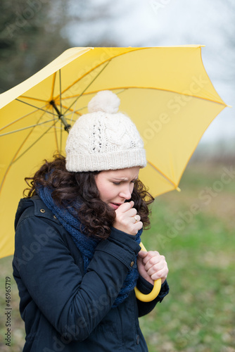 Photo: frau hustet frau hustet