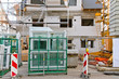 Baustelle - Haus, mit neuen Fenstern