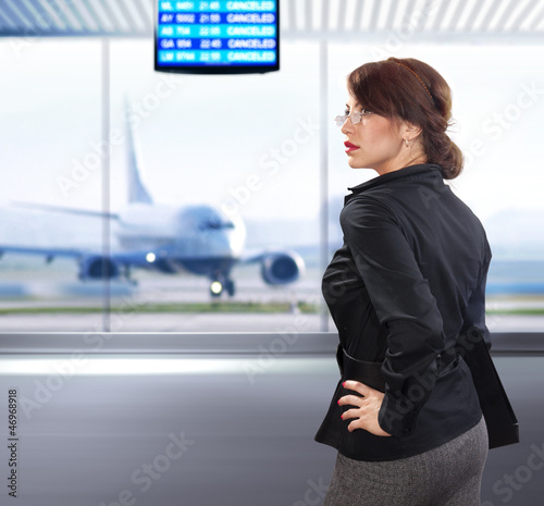 Photo: business woman in airport ll business woman in airport ll