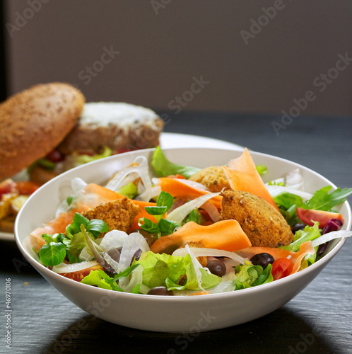 Photo: insalata mista con polpette di ceci insalata mista con polpette di ceci