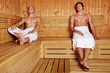 Zwei Männer in Sauna