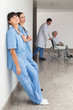 Foto: Two nurses leaning on wall Two nurses leaning on wall