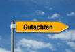Pfeil mit blauem Himmel GUTACHTEN