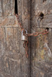 Foto: Old door with padlock Old door with padlock