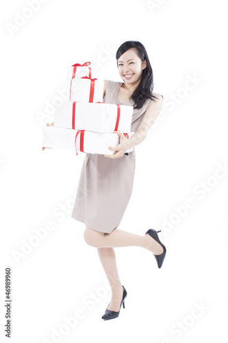 Photo: プレゼントを持った女性 プレゼントを持った女性