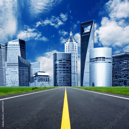 Photo: Highway heading to the city Highway heading to the city