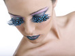 Trucco con sguardo basso