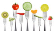 Foto: viele Gabeln mit Obst und Gemüse viele Gabeln mit Obst und Gemüse
