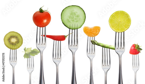 Photo: viele Gabeln mit Obst und Gemüse viele Gabeln mit Obst und Gemüse