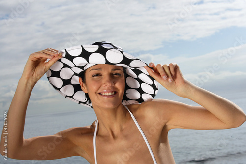 Photo: Woman wearing hat Woman wearing hat