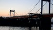 Hängebrücke am Abend