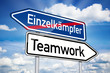 Wegweiser mit Teamwork