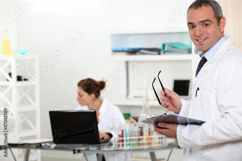 Photo: A team of researchers working in a laboratory A team of researchers working in a laboratory