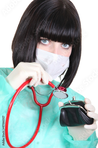 Photo: a surgeon ausculating a purse a surgeon ausculating a purse