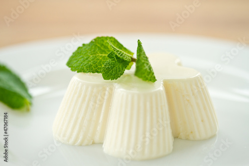 Photo: milky white jelly milky white jelly