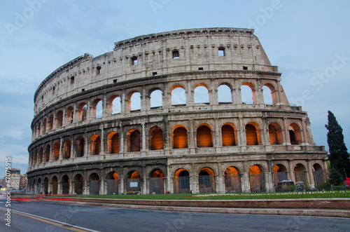 Photo: The ancient Colosseum in Rome, beautiful night shot The ancient Colosseum in Rome, beautiful night shot