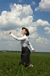 Foto: Successful businesswoman standing at the green grass Successful businesswoman standing at the green grass