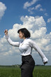 Foto: Relax business woman in green field sunset Relax business woman in green field sunset