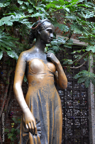 Photo: Statue der Julia in Verona / Italien Statue der Julia in Verona / Italien