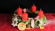 Weihnachtskranz mit vier Kerzen zum Advent