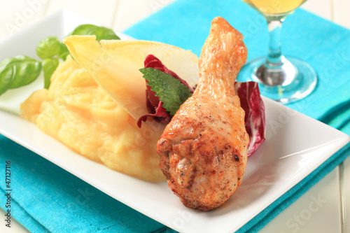 Photo: Roast chicken drumstick with mashed potato Roast chicken drumstick with mashed potato