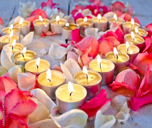 Photo: Lichterherz mit Rosenblüten-Blättern Lichterherz mit Rosenblüten-Blättern