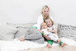 mutter mit 2 kindern