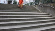 Video: Businessfrau auf der Treppe Businessfrau auf der Treppe