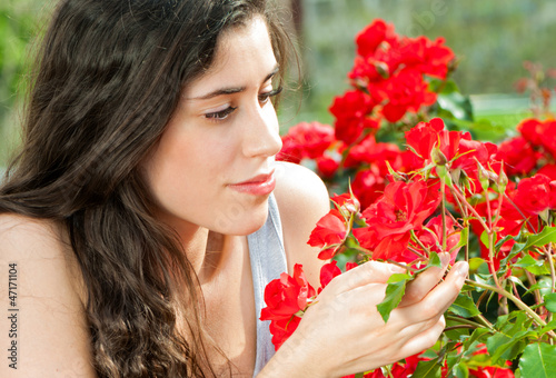 Photo: red roses and women red roses and women