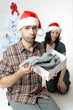 Unglücklich übers Weihnachtsgeschenk