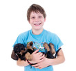 Junge mit jungem Dackel im Arm