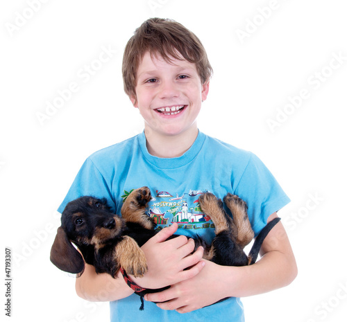 Photo: Junge mit jungem Dackel im Arm Junge mit jungem Dackel im Arm