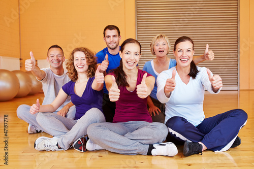 Photo: Jubelnder Sportkurs im Fitnesscenter Jubelnder Sportkurs im Fitnesscenter