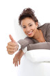 Yes - we can! Junge Frau mit Daumen hoch