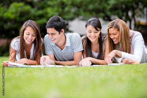 Photo: Group of students outdoors Group of students outdoors