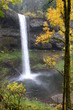 Wasserfall im Herbst