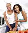 Foto: Pareja de latinos cocinando,compartiendo en una cocina. Pareja de latinos cocinando,compartiendo en una cocina.
