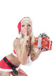 sexy frau als weihnachtsfrau mit geschenk