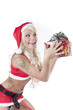 sexy frau als weihnachtsfrau mit geschenk