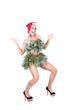 sexy frau als weihnachtsfrau mit tannenkleid und high heels