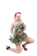 sexy frau als weihnachtsfrau mit tannenkleid und high heels