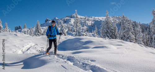 Photo: Schneeschuhwanderung in den Alpen Schneeschuhwanderung in den Alpen