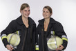 zwei Feuerwehrfrauen