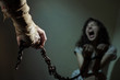 Foto: Young Woman in Chains Young Woman in Chains
