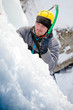 Foto: Man climbing frozen waterfall Man climbing frozen waterfall